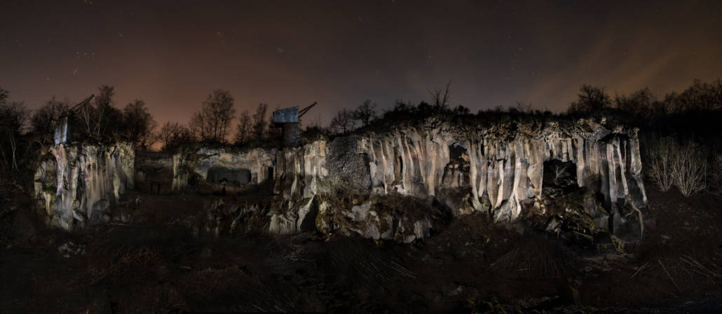 “Finsterlay” – Spektakuläre Aufnahmen von Basaltsteinbrüchen bei Nacht